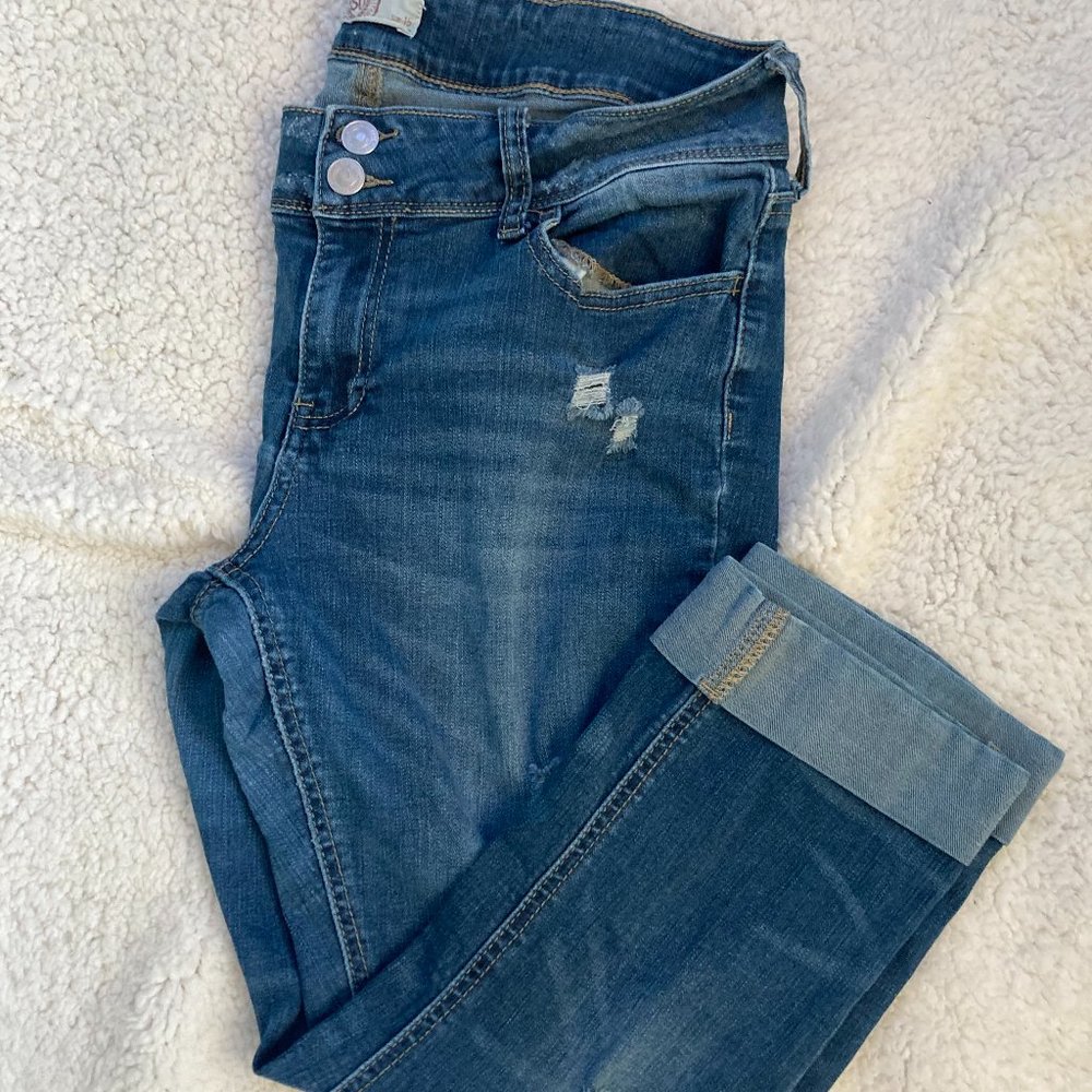 Ripped Capri Blue Jeans